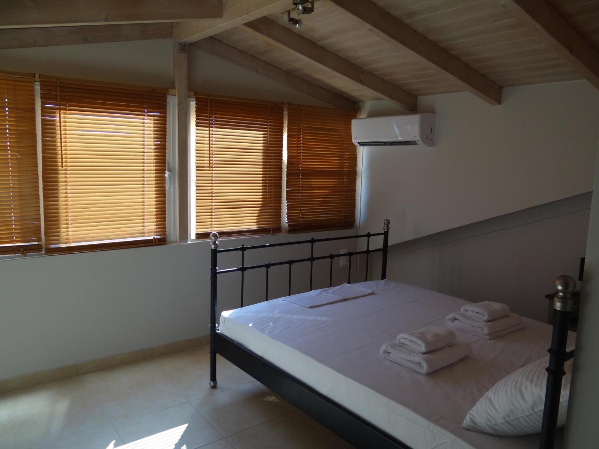 Aperanto House Paralia Loutsas Bilik gambar